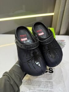 CROCCS X MARVEL BLACK SPIDERMAN CLOG