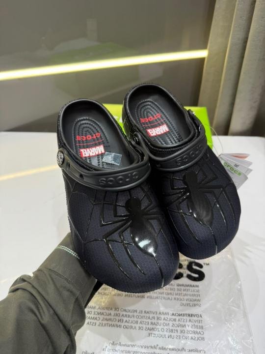 CROCCS X MARVEL BLACK SPIDERMAN CLOG