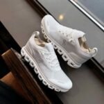 On Cloud 6 Versa All White