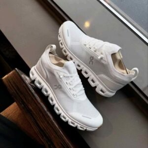 On Cloud 6 Versa All White